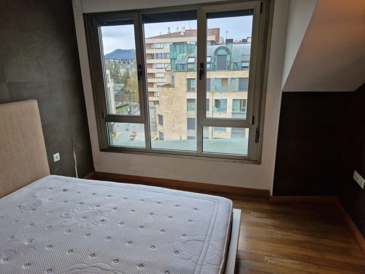 Habitación de Dúplex en venta en Torrelavega  con Aire acondicionado y Calefacción