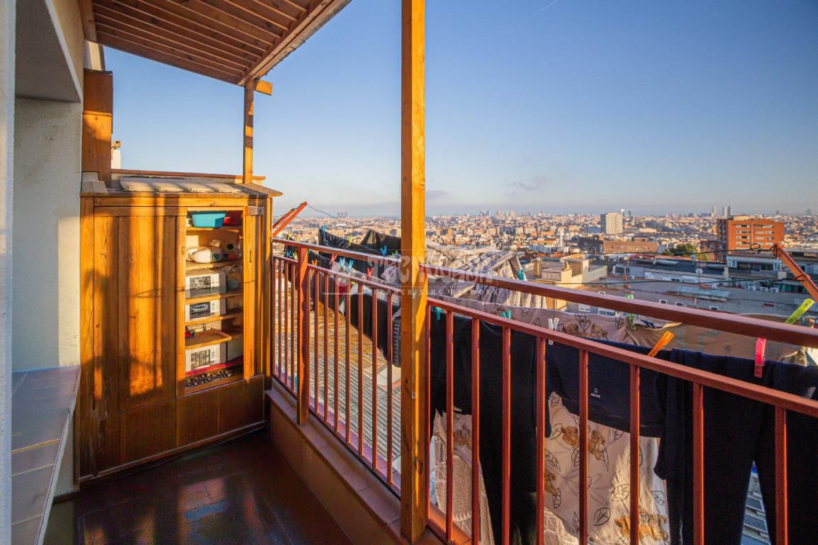 Habitación de Piso en venta en  Barcelona Capital con Balcón