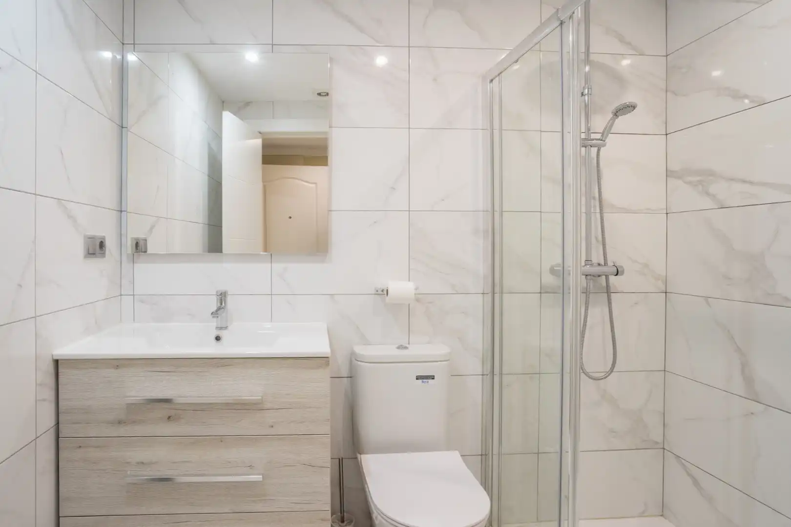 Baño de Planta baja en venta en Marbella con Aire acondicionado, Terraza y Piscina