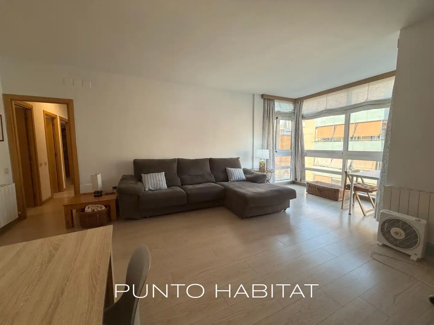 Living room of Flat for rent in Barcelona  with Air Conditioner, Heating and Parquet flooring