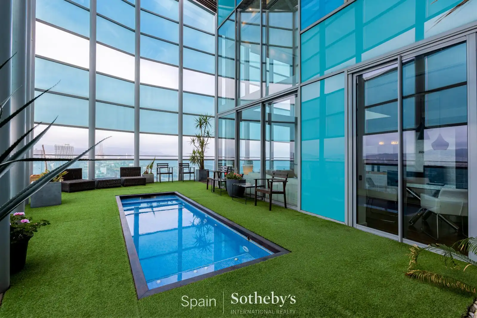 Piscina de Ático en venta en Barcelona con Aire acondicionado, Calefacción y Trastero