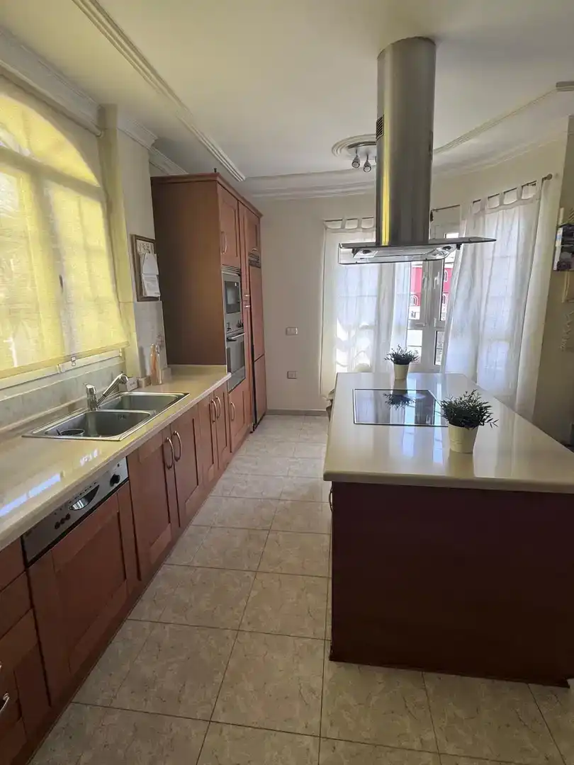 Cuina de Casa o xalet en venda en San Bartolomé de Tirajana amb Aire condicionat