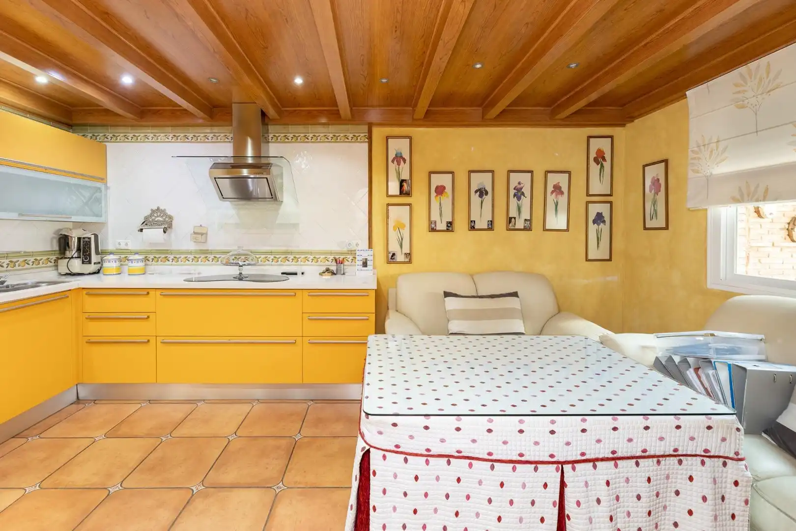 Cuina de Casa o xalet en venda en Granada amb Jardí privat, Terrassa i Piscina