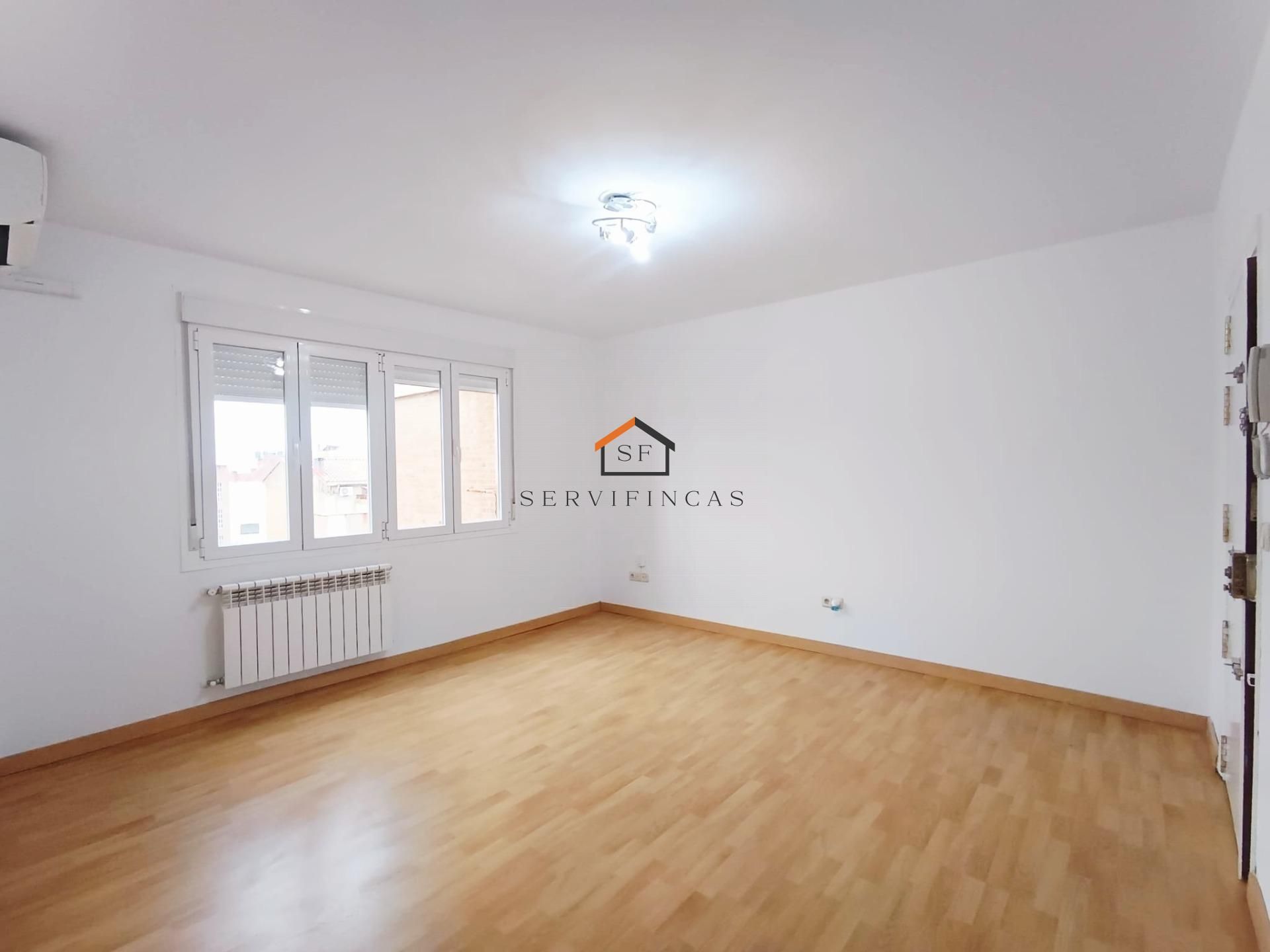 Living room of Flat for sale in  Madrid Capital  with Air Conditioner and Heating