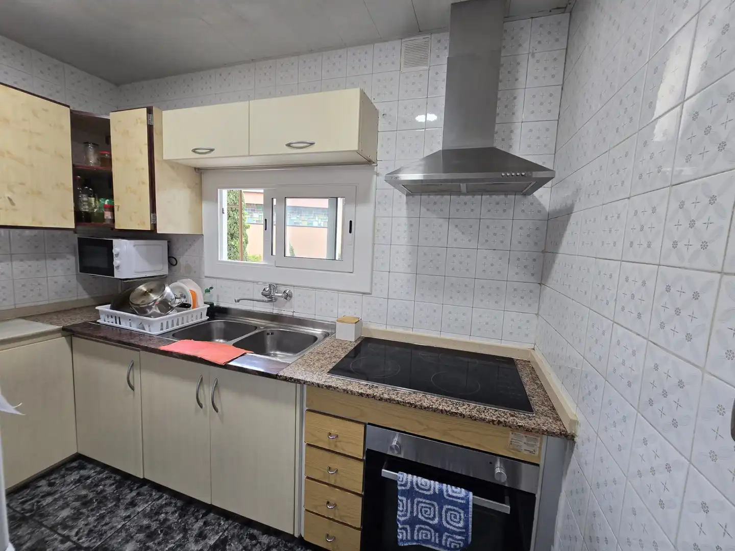 Küche von Dachboden zum Verkauf in Sabadell mit Terrasse und Balkon