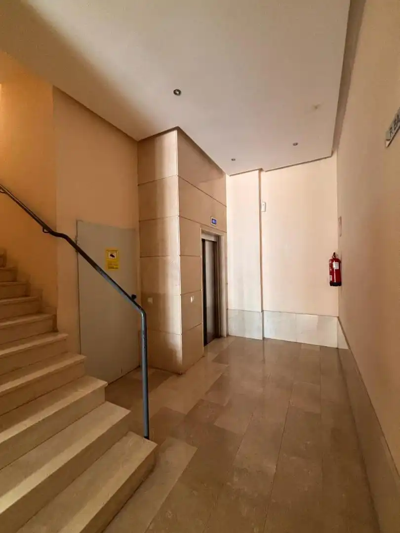 Piso con ascensor en venta en Casc Urbà, imagen 3