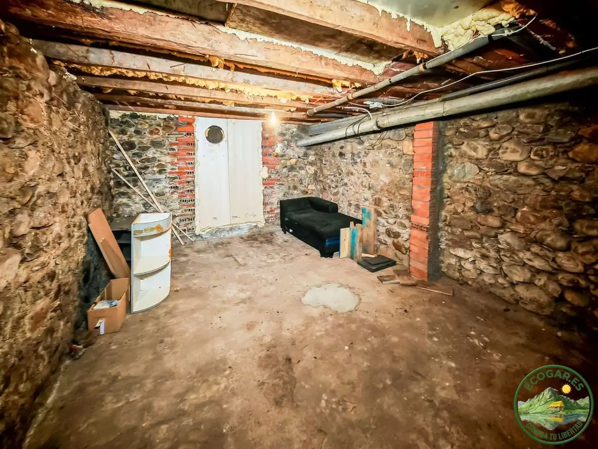 Haus oder Chalet zum Verkauf in Ponferrada mit Heizung, Privatgarten und Parkett