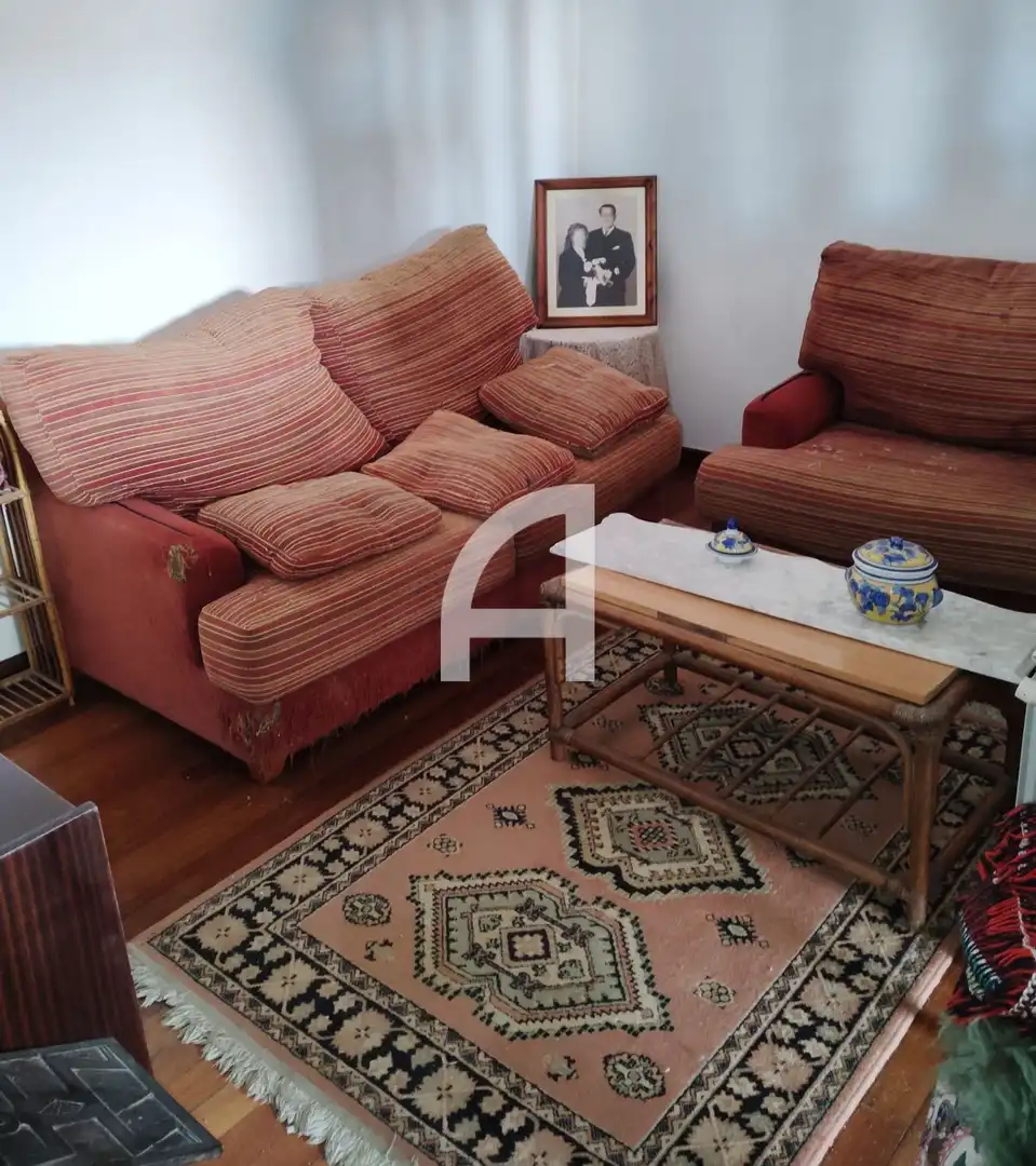Sala d'estar de Casa o xalet en venda en Vigo  amb Calefacció, Terrassa i Traster