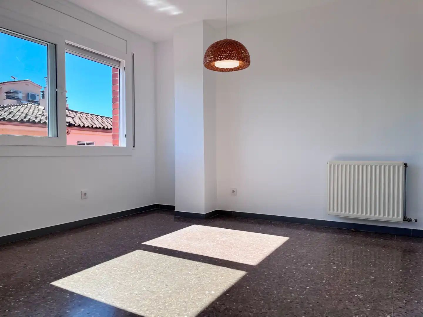 Wohnung zur Miete in Girona mit Heizung, Ofen und Waschmaschine