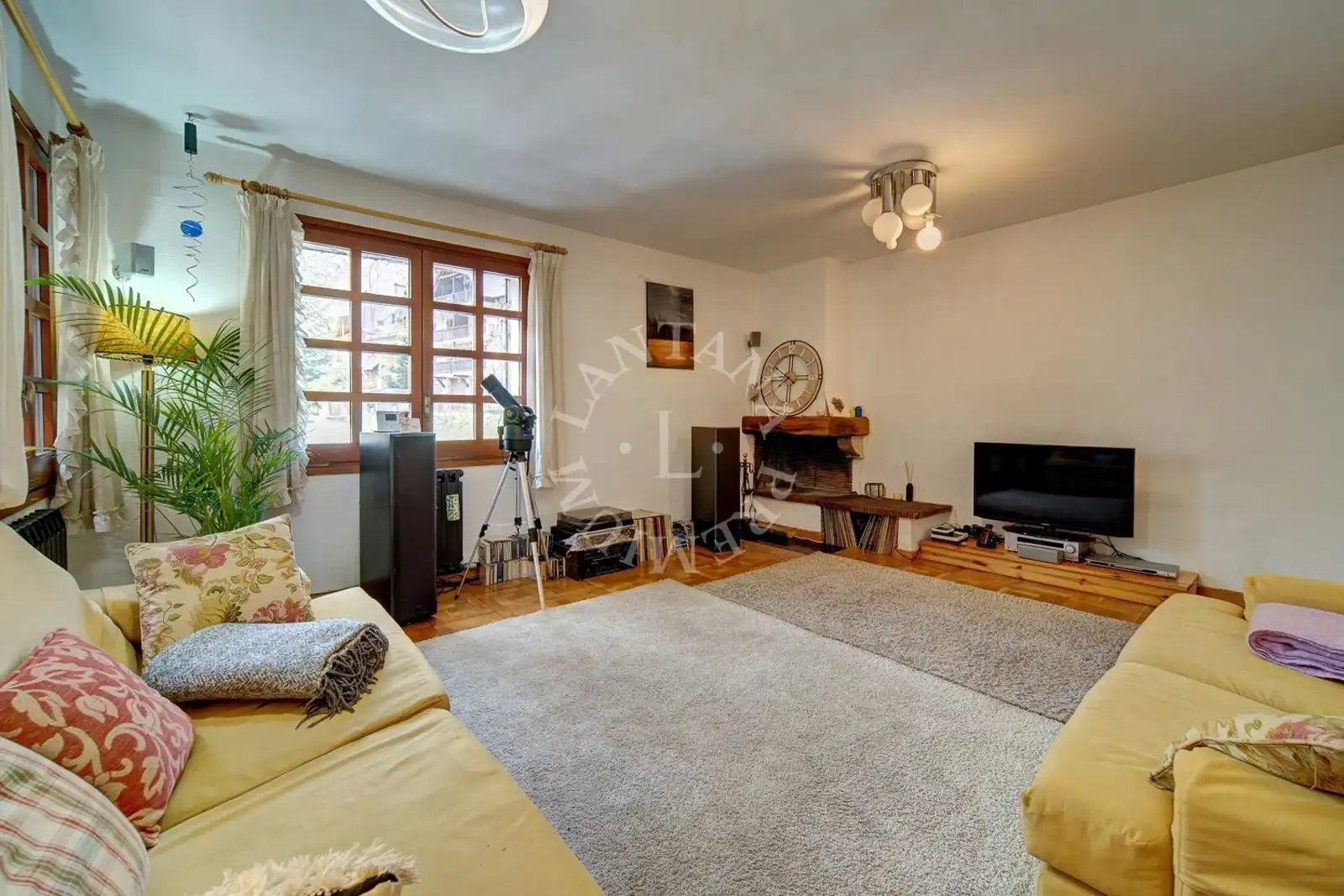 Living room of Houses for sale in Naut Aran  with Storage room