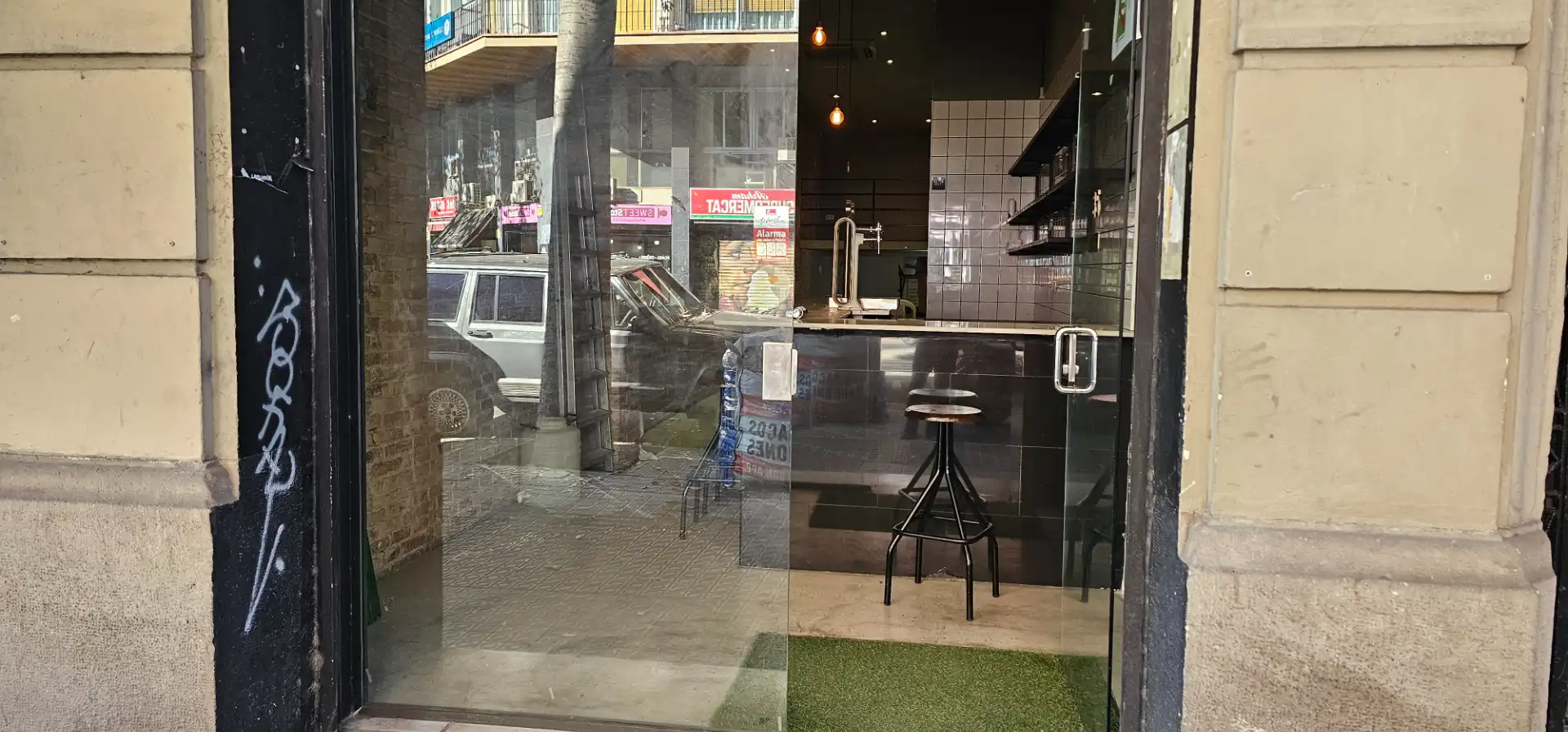 Vista exterior de Local en venta en Barcelona con Aire acondicionado, Terraza y Amueblado