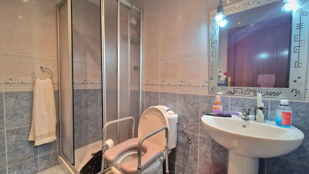 Badezimmer von Wohnung zum Verkauf in Urnieta mit Heizung und Abstellraum