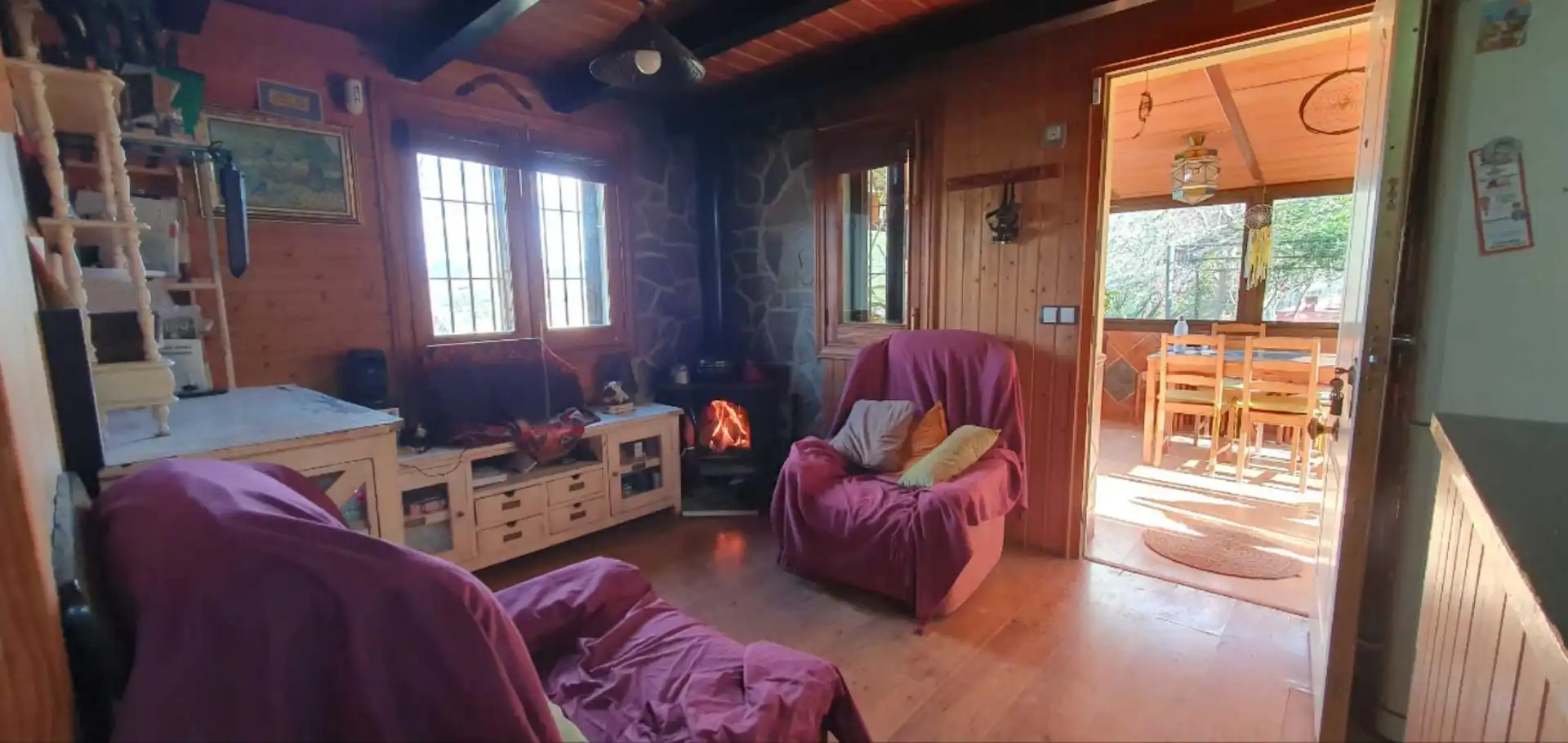 Sala d'estar de Finca rústica en venda en El Burgo amb Calefacció, Jardí privat i Traster