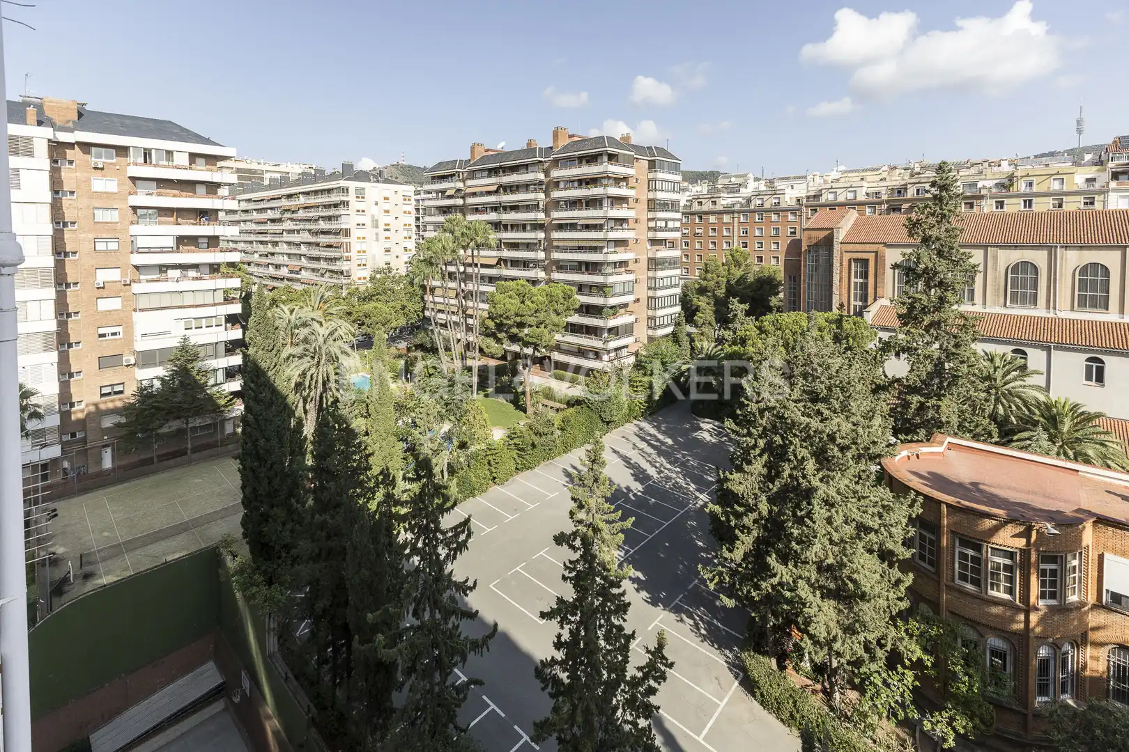 Exterior view of Flat for sale in Barcelona  with Air Conditioner, Heating and Private garden