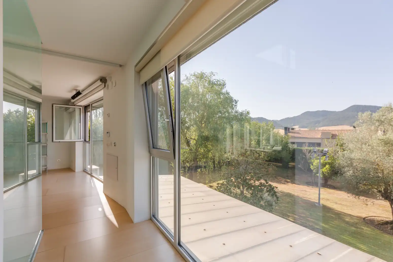 Terrasse von Haus oder Chalet zur Miete in Valle de Egüés / Eguesibar mit Klimaanlage, Heizung und Privatgarten