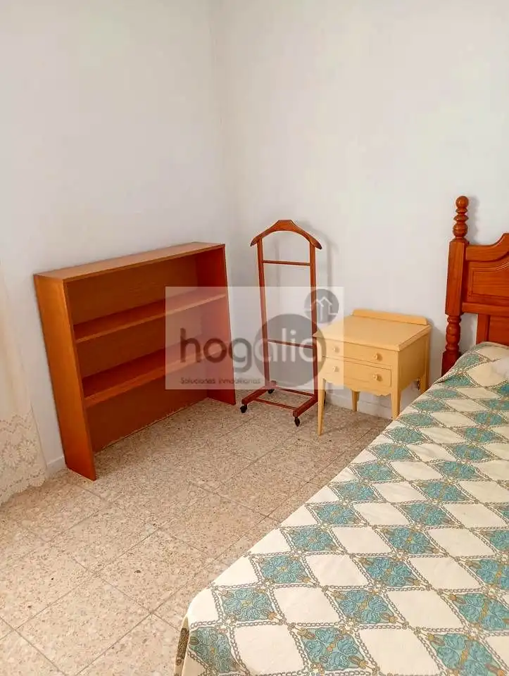 Habitación de Piso de alquiler en Sevilla con Terraza y Amueblado