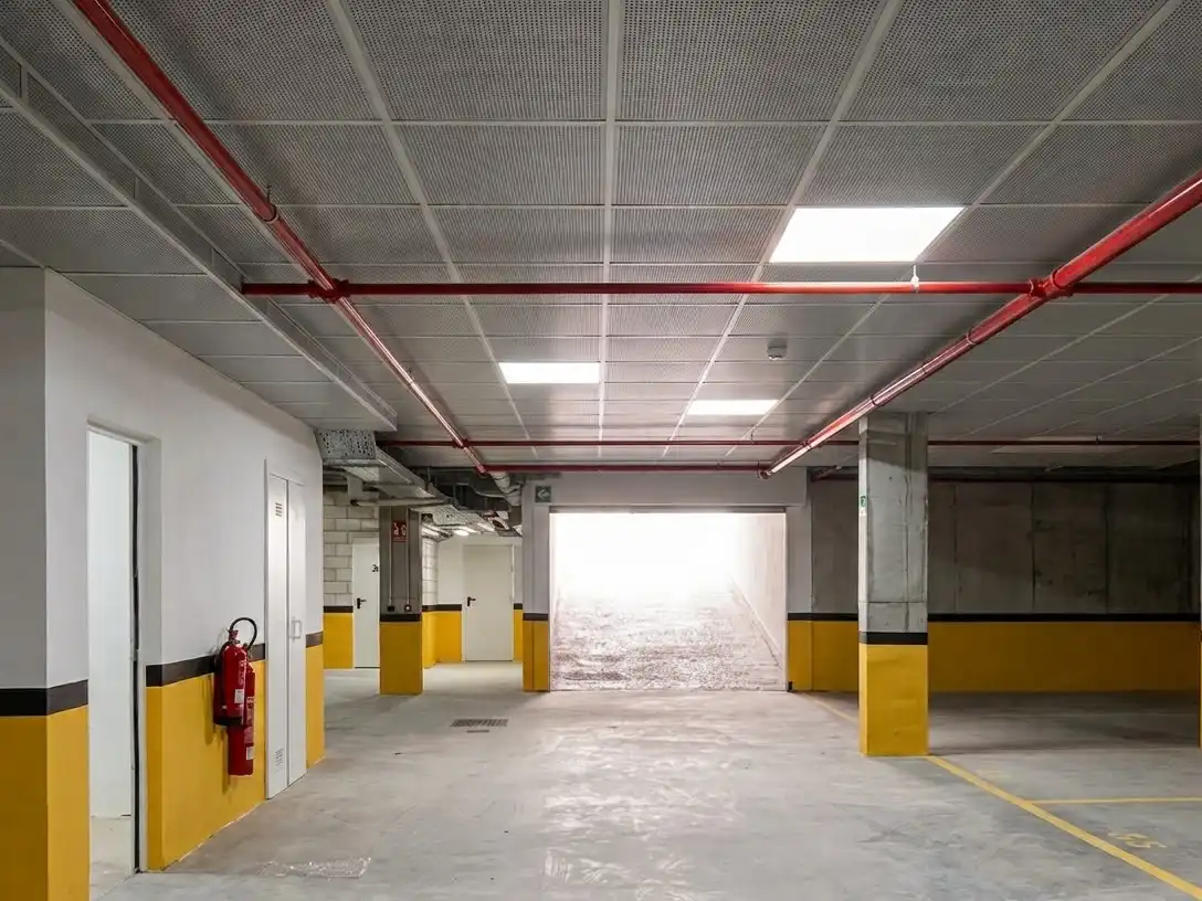 Parkplatz von Wohnung zur Miete in Sevilla mit Klimaanlage, Möbliert und Waschmaschine