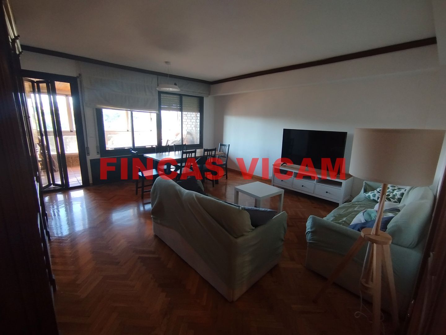 Sala d'estar de Pis de lloguer en  Huesca Capital amb Calefacció, Parquet i Terrassa