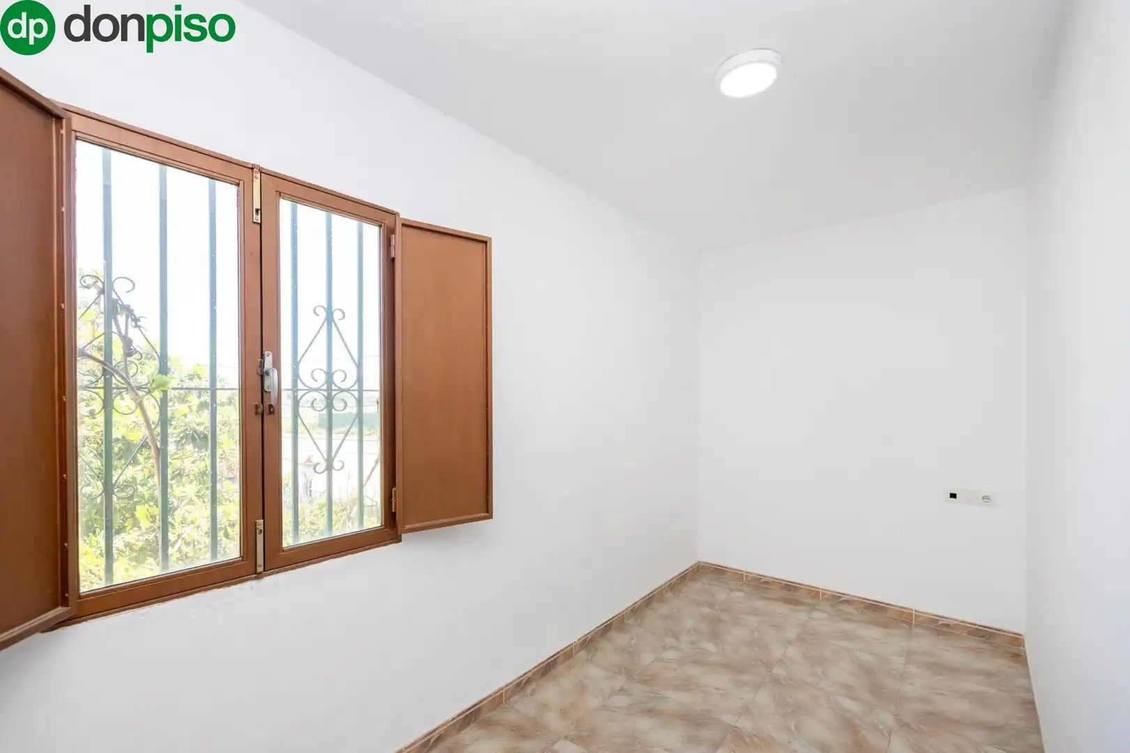 Dormitori de Finca rústica en venda en Armilla amb Jardí privat i Terrassa