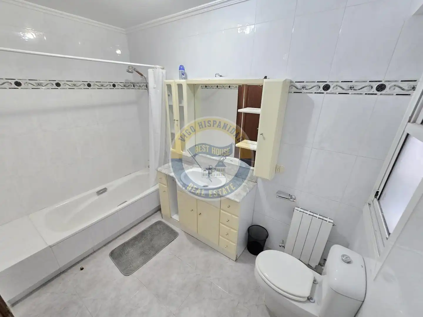 Baño de Piso de alquiler en Vigo  con Calefacción