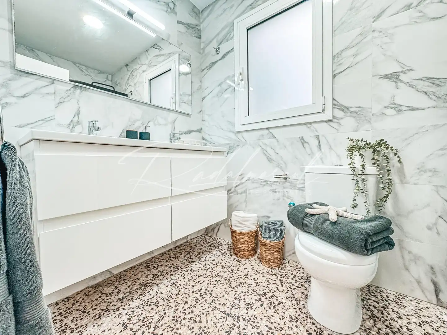Bathroom of Flat for sale in Cambrils  with Air Conditioner, Terrace and Furnished