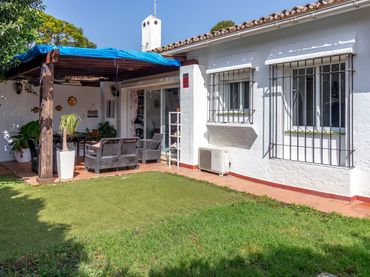 Maison rustique avec jardin à vendre à Avenida Pablo Picasso 12