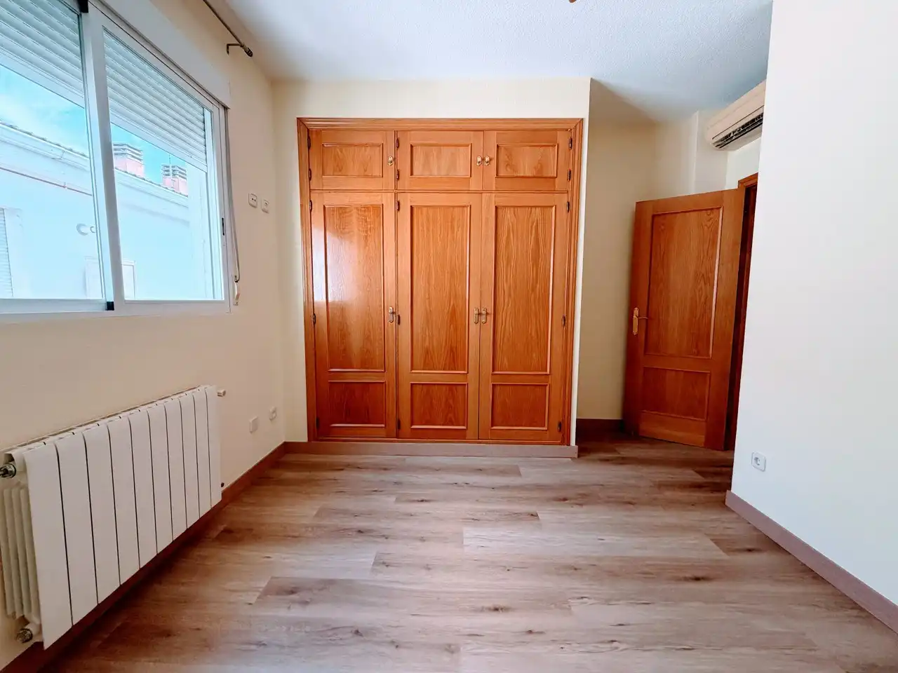 Habitación de Ático de alquiler en Paracuellos de Jarama con Terraza, Horno y Lavadora