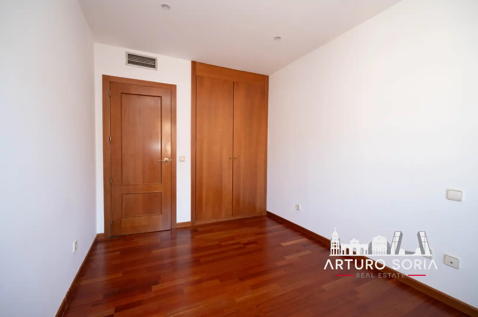 Bedroom of Flat for rent in Madrid  with Storage room and Community pool
