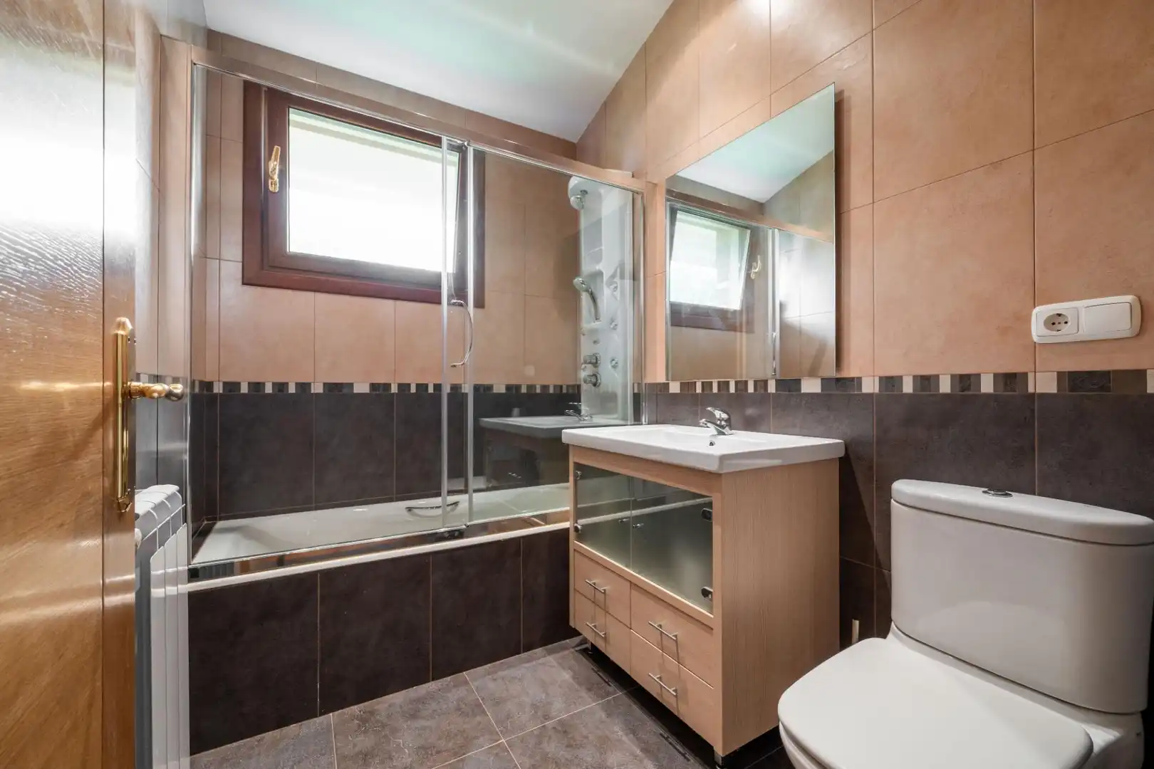 Baño de Casa adosada en venta en Donostia - San Sebastián  con Calefacción, Jardín privado y Terraza