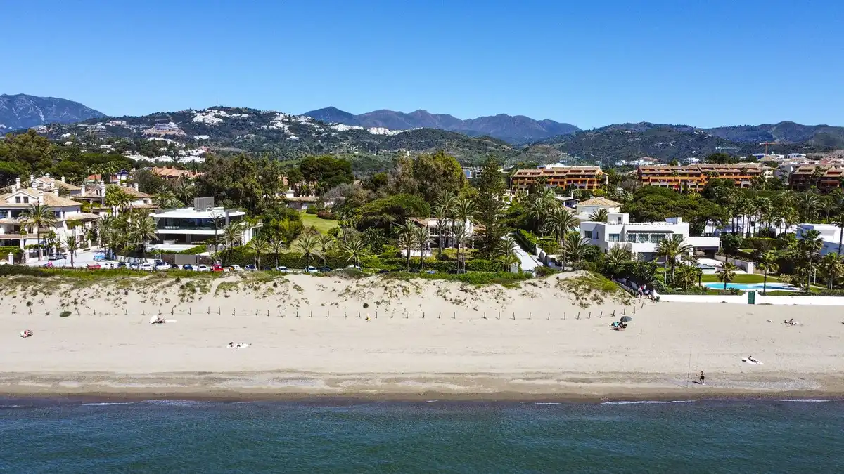 Vista exterior de Casa adosada en venta en Marbella con Aire acondicionado