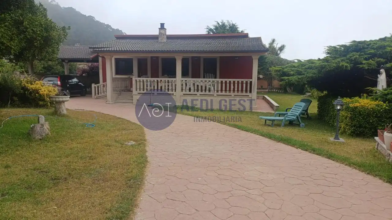 Casa con jardín en venta en Oia