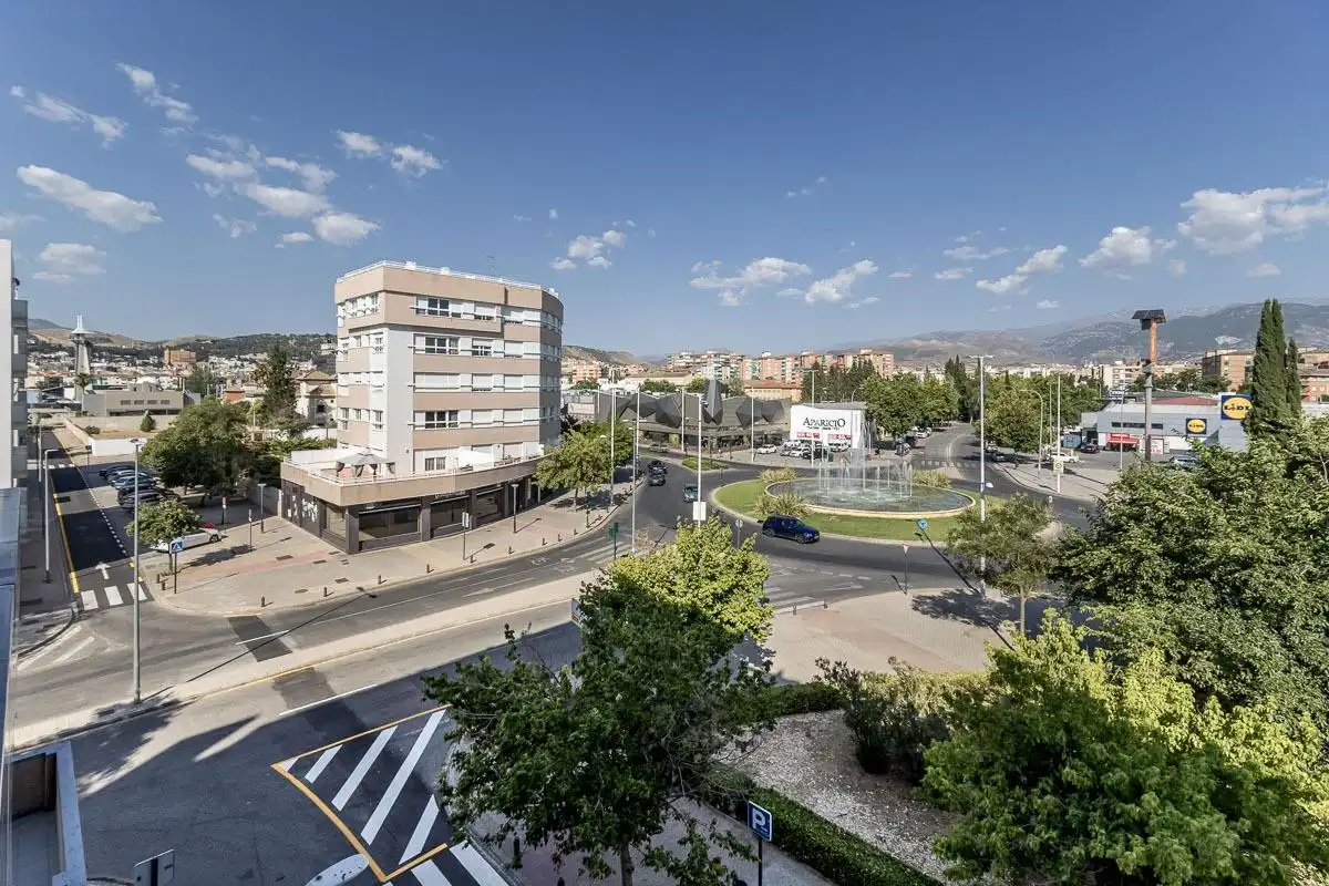 Vista exterior de Piso de alquiler en Granada con Calefacción, Terraza y Trastero