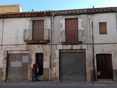 Außenansicht von Einfamilien-Reihenhaus zum verkauf in Girona Capital mit Balkon