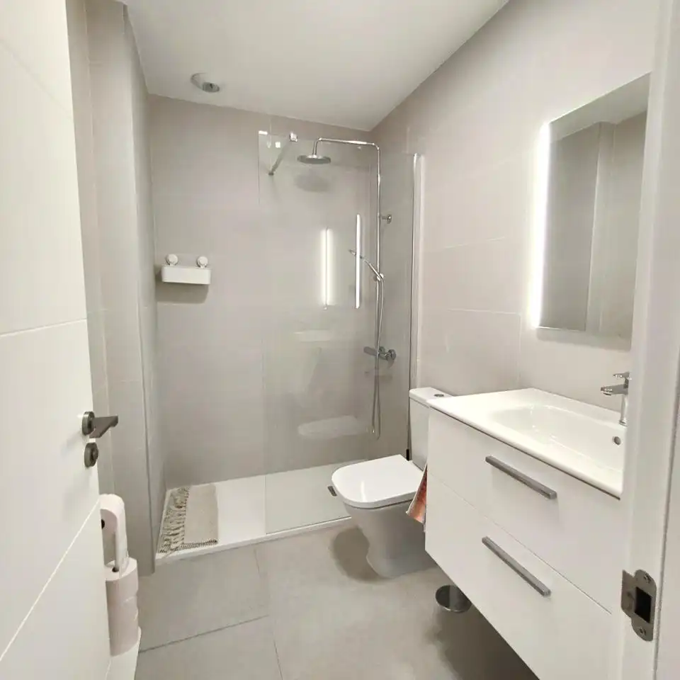 Badezimmer von Wohnungen zur Miete in Las Palmas de Gran Canaria mit Terrasse, Möbliert und Internet
