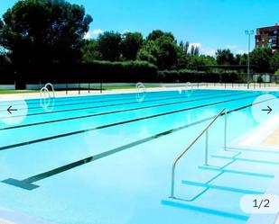 Swimming pool of Flat for sale in  Madrid Capital  with Air Conditioner, Heating and Terrace