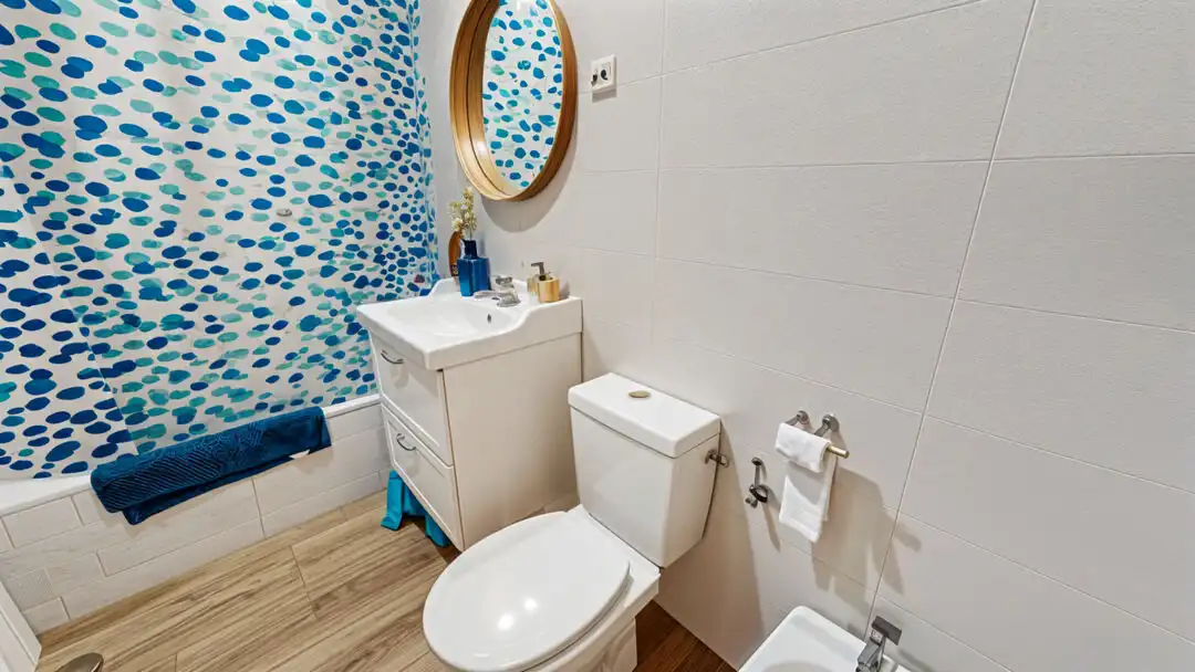 Bathroom of Flat for sale in Getafe  with Air Conditioner, Heating and Storage room