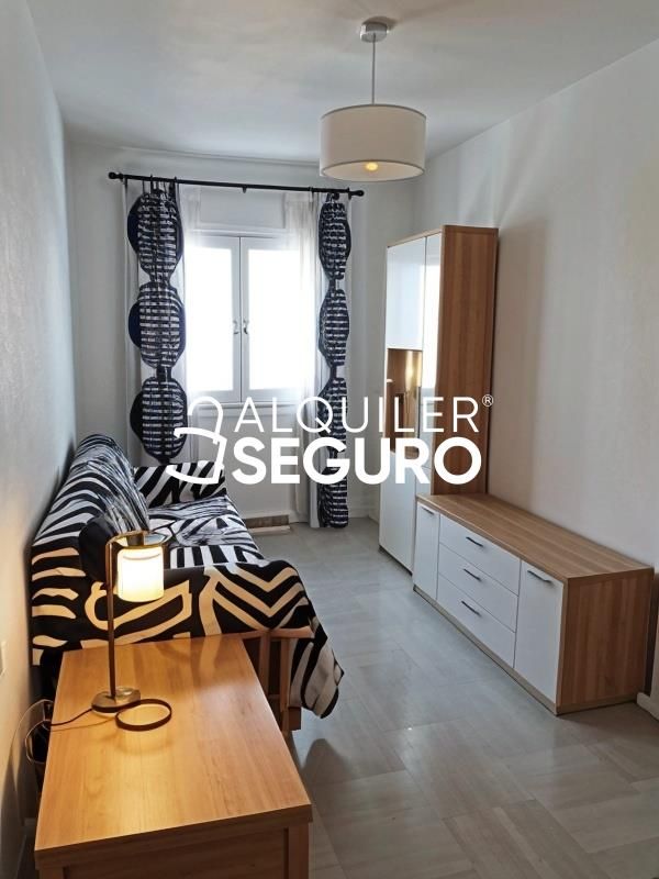 Bedroom of Flat to rent in Recas  with Air Conditioner and Furnished