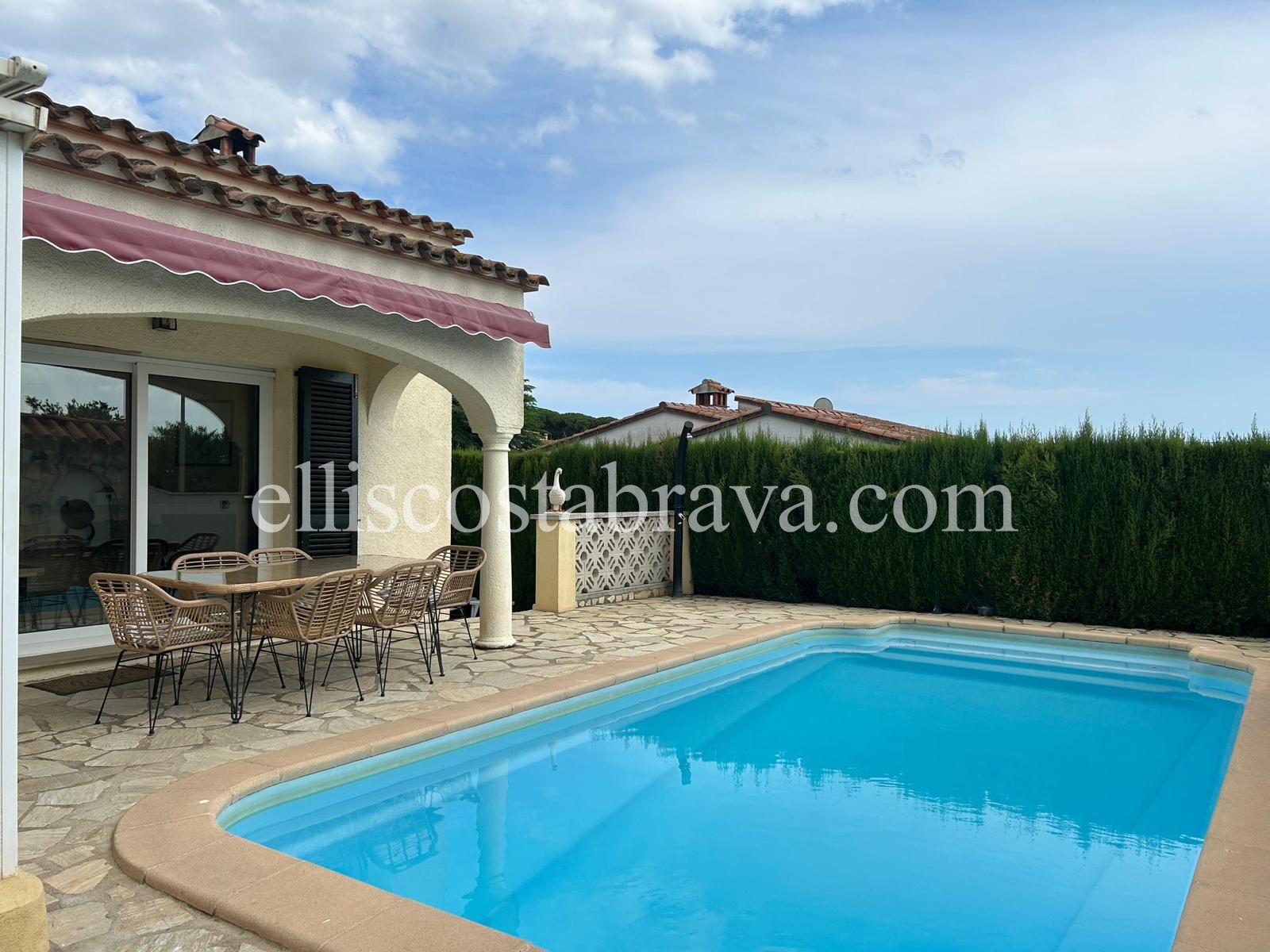 Piscina de Casa o xalet en venda en L'Escala amb Aire condicionat, Calefacció i Jardí privat