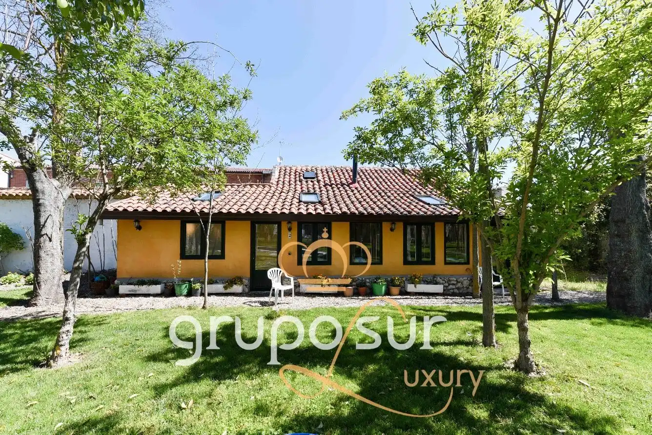 Garden of Country homes for sale in Olmedo  with Heating, Private garden and Parquet flooring