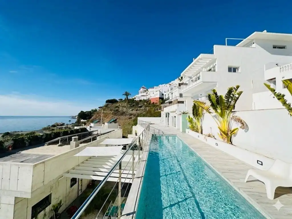 Piscina de Casa o xalet en venda en Nerja amb Aire condicionat, Jardí privat i Traster