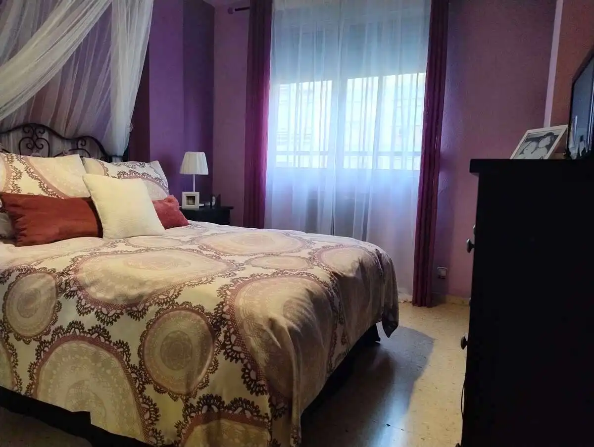 Bedroom of Flat for sale in Sevilla  with Air Conditioner and Balcony