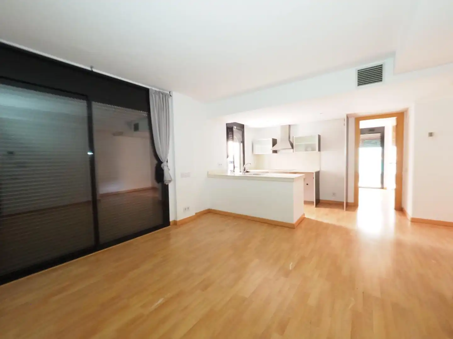 Sala d'estar de Pis en venda en Barcelona amb Parquet, Terrassa i Piscina comunitària