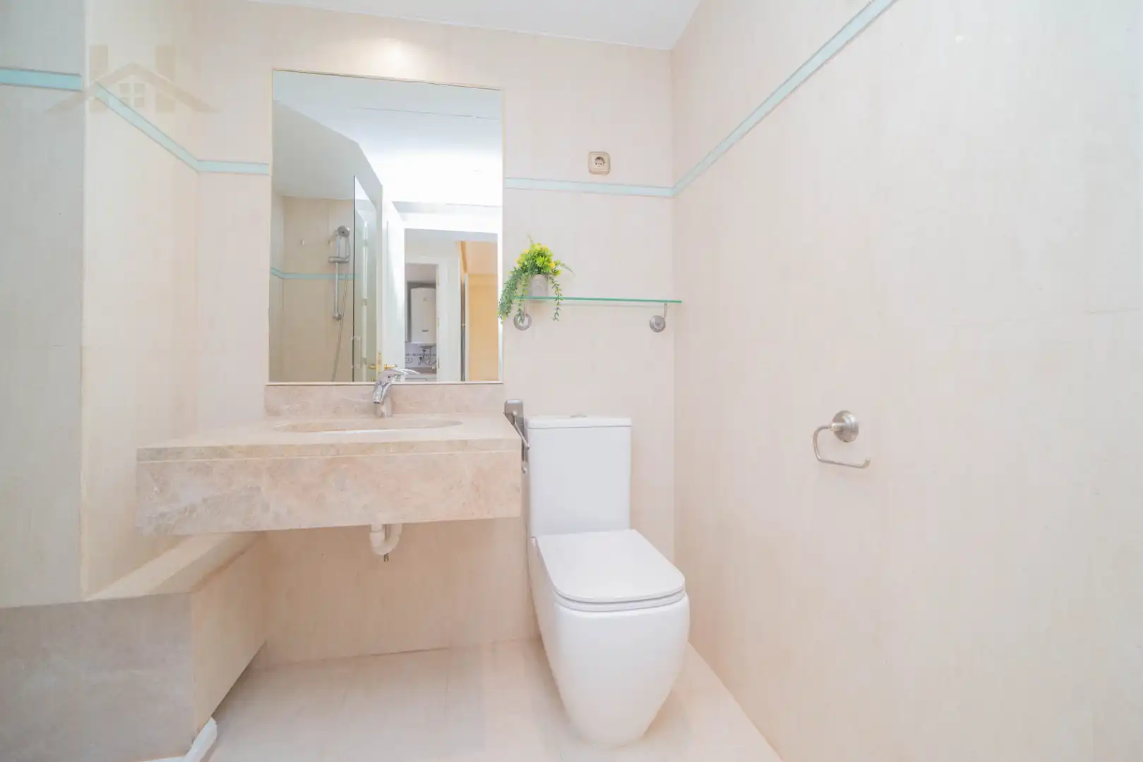 Bathroom of Flat for sale in Madrid  with Air Conditioner, Heating and Storage room