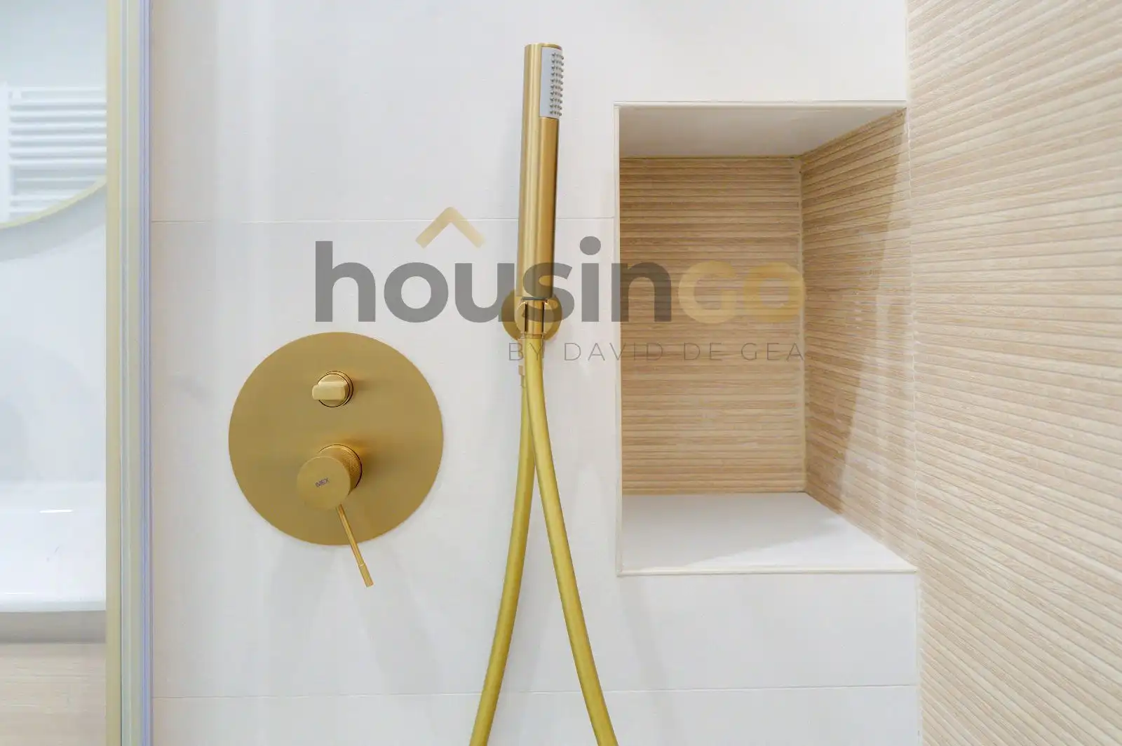 Bathroom of Flat for rent in Madrid  with Air Conditioner, Parquet flooring and Terrace