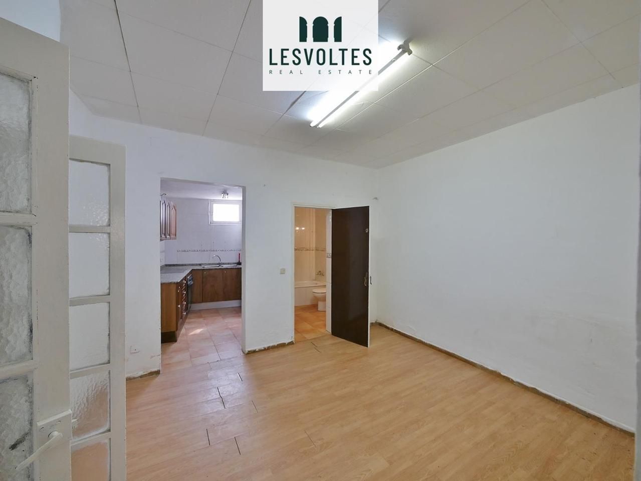 Habitación de Piso en venta en La Bisbal d'Empordà con Parquet y Balcón