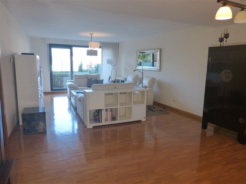 Living room of Single-family semi-detached for sale in Huarte / Uharte  with Heating, Private garden and Parquet flooring