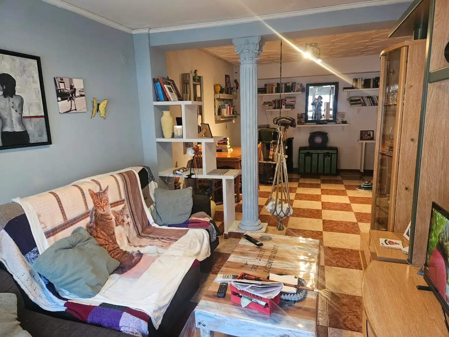 Flat for sale in Ador  with Air Conditioner, Heating and Terrace