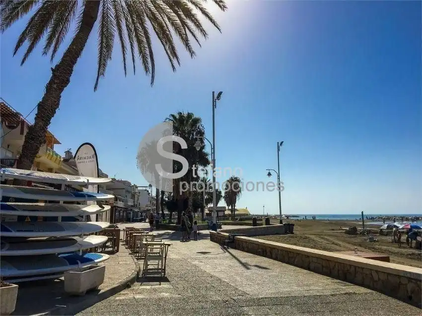 Vista exterior de Casa o xalet en venda en Málaga amb Aire condicionat, Jardí privat i Terrassa