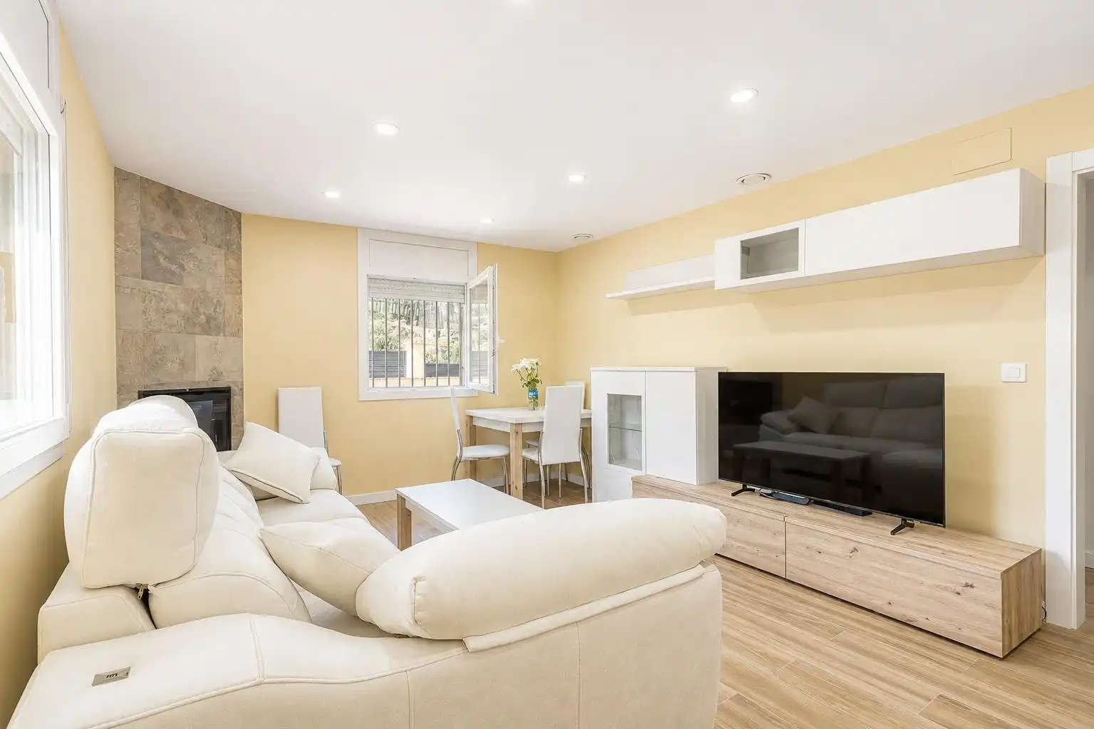 Sala de estar de Casa o chalet en venta en Piera con Aire acondicionado, Calefacción y Jardín privado