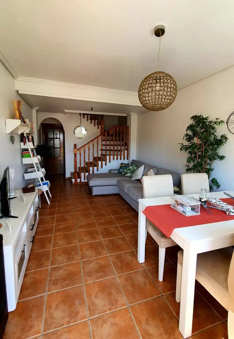 Wohnzimmer von Einfamilien-Reihenhaus zur Miete in Elche / Elx mit Privatgarten, Terrasse und Möbliert